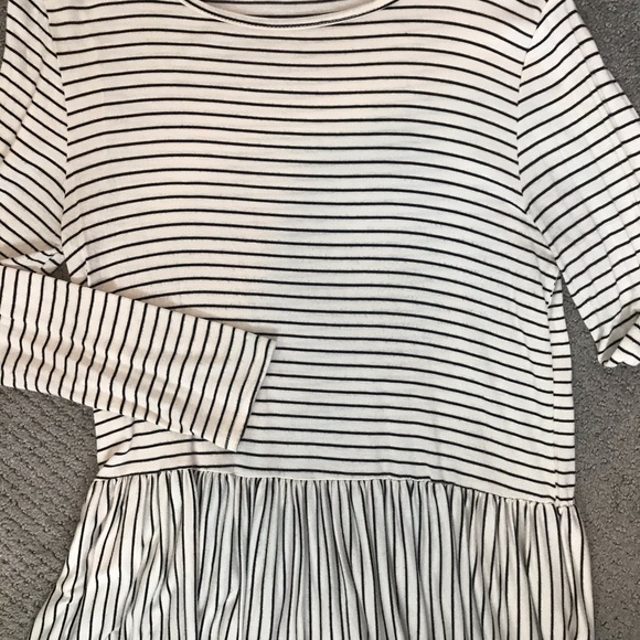 Black peplum tee - Picture 3 of 3